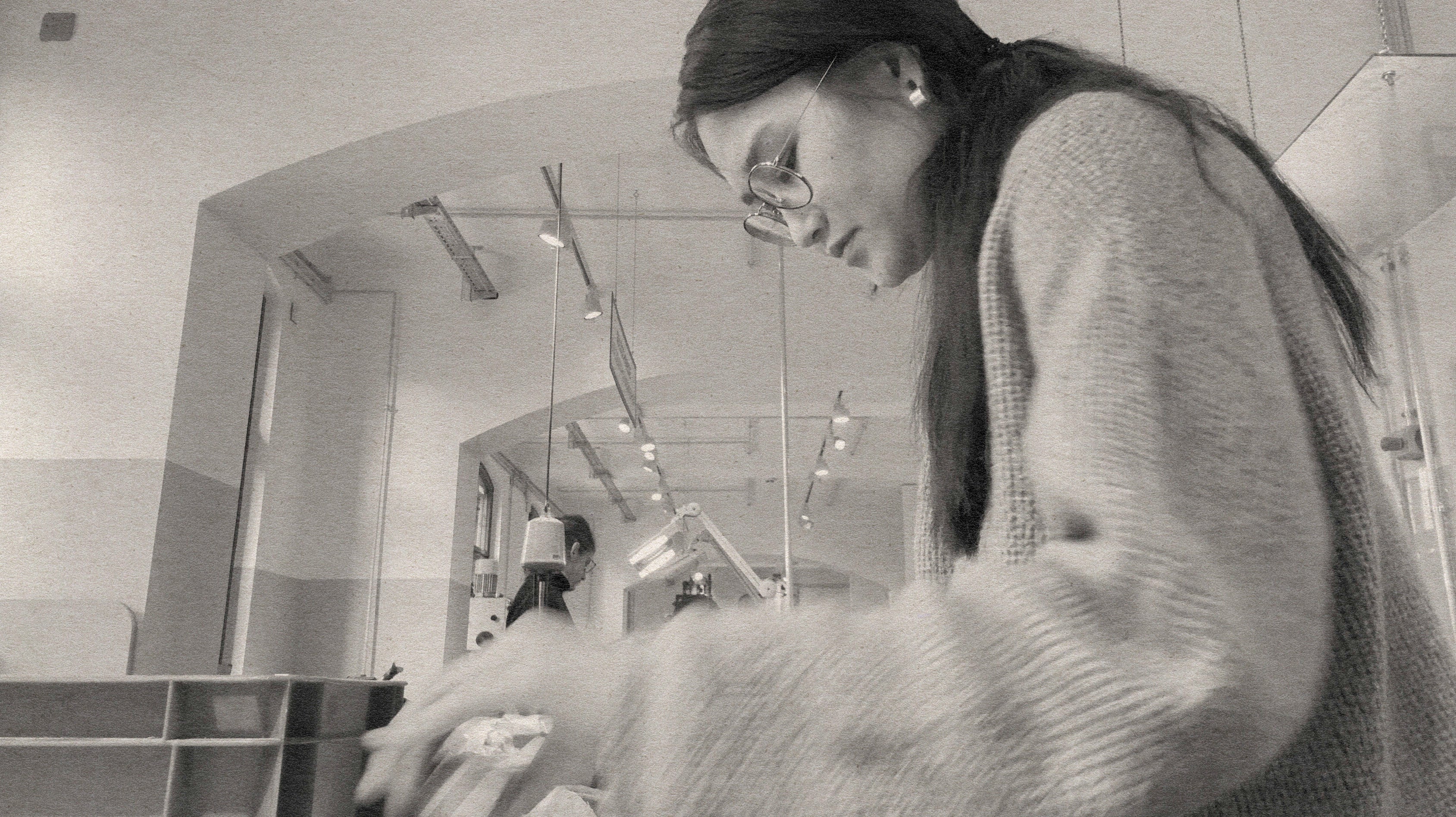 Linh An Tran beim Sandguss